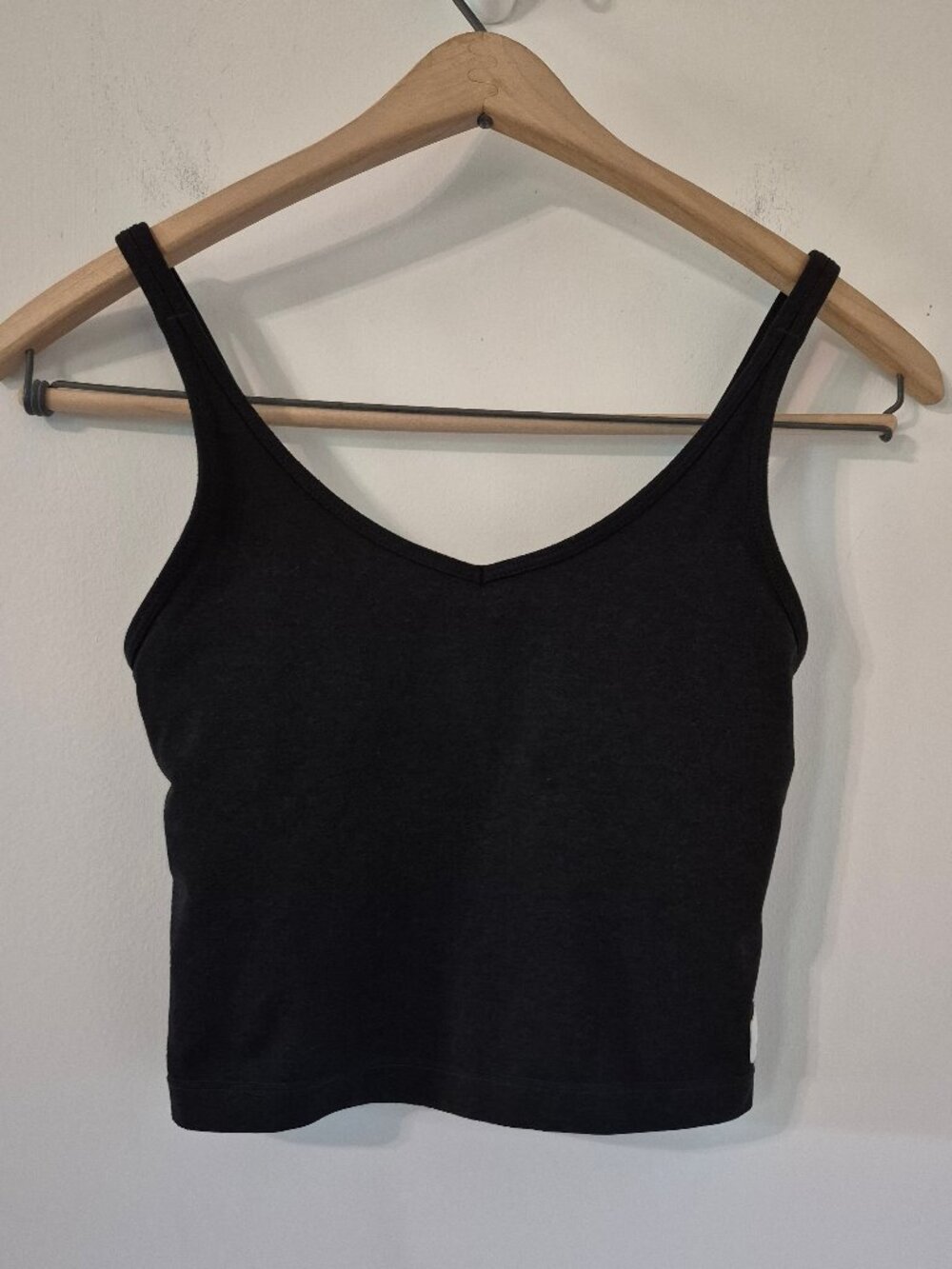 Vuori XS Halo Performance Crop Tank Built-In Bra DreamKnit Athleisure Yoga Black